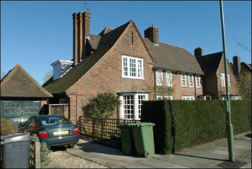 07 Meadway Close a